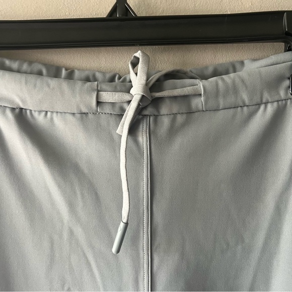Lululemon Grey Stretch High Rise Cropped Pants size 6 - Picture 2 of 6